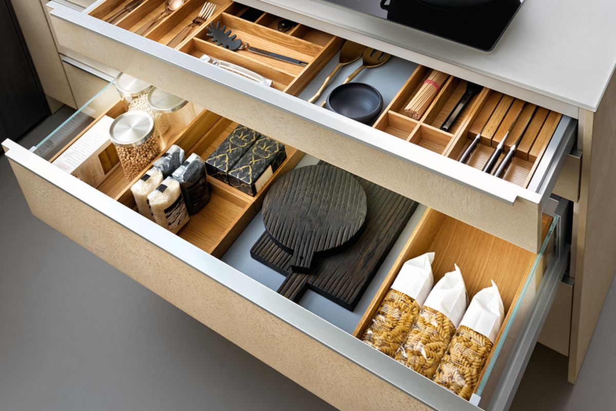 Cara Mengatur Isi Laci Dapur Biar Gak Berantakan Lagi